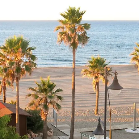 Gorgeous Sea Views And Great Location!