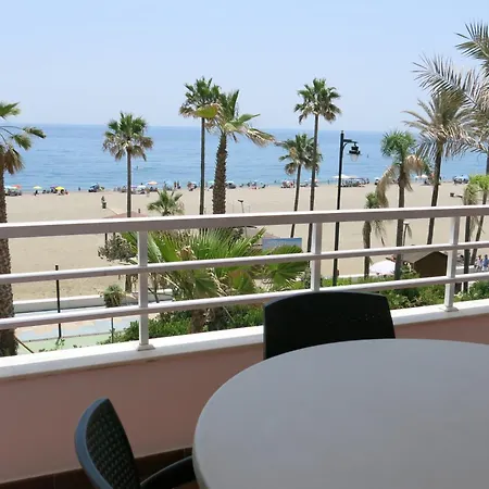 Gorgeous Sea Views And Great Location!